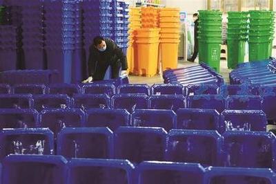 綦江大小企業全面復產復工 車間“點火”工廠“冒煙”塑業迎新機